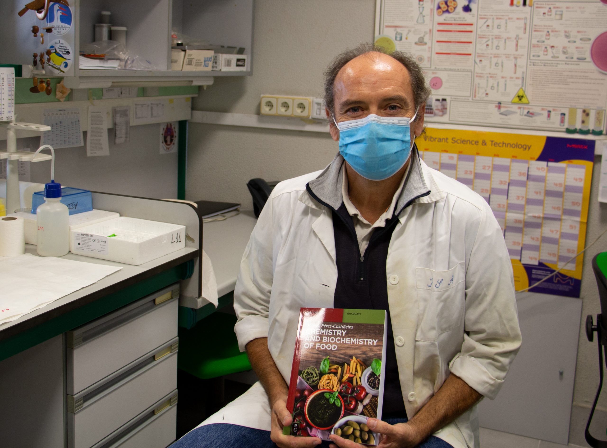 José Román Pérez publica «Chemistry and Biochemistry of Food»