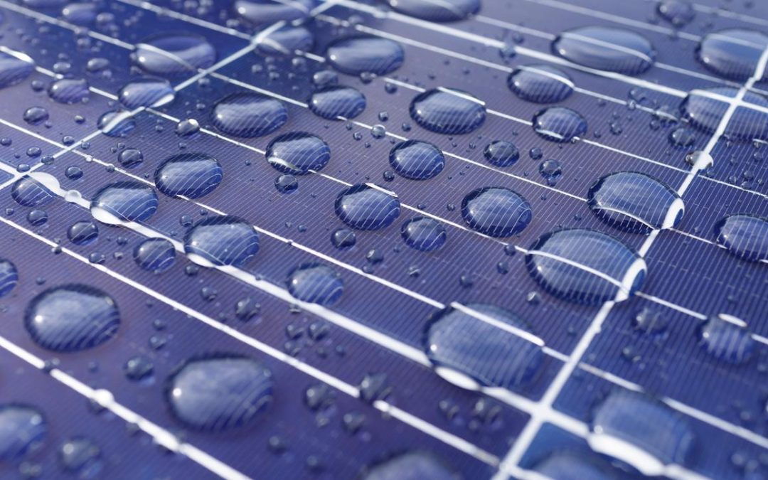 Un dispositivo genera electricidad a partir del sol y la lluvia de forma simultánea